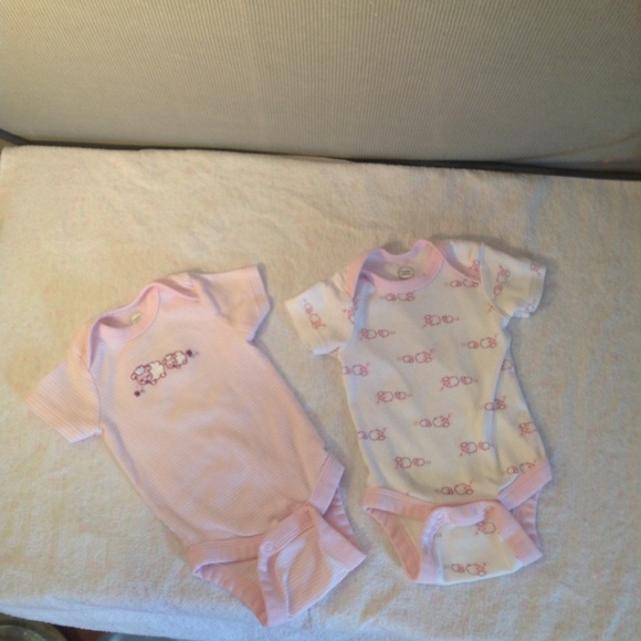 WONDER NATION Bundle OF 2,  BOTH short sleeves, BOTH NEW BORN,   2 onesies - Picture 2 of 7